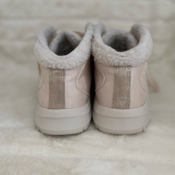 Skechers Lite Weight Tie up Boots - Natural Blush Color - Size 8.5 Wide - Picture 2 of 6